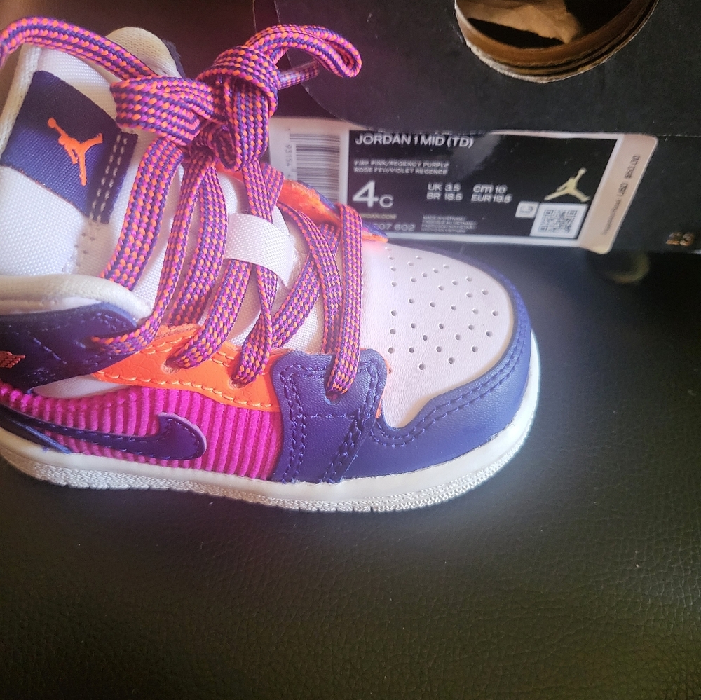 Jordan Mid pink and orange